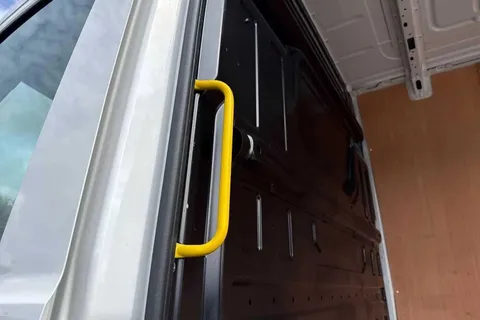 DG25EJU Volkswagen Crafter 2.0 TDI 140PS Commerce Plus High Roof Van Thumbnail #30