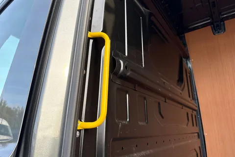 DG25EFA Volkswagen Crafter 2.0 TDI 140PS Commerce Plus High Roof Van Thumbnail #33