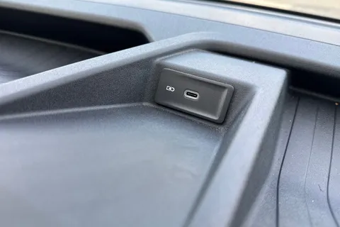 DG25EFA Volkswagen Crafter 2.0 TDI 140PS Commerce Plus High Roof Van Thumbnail #40