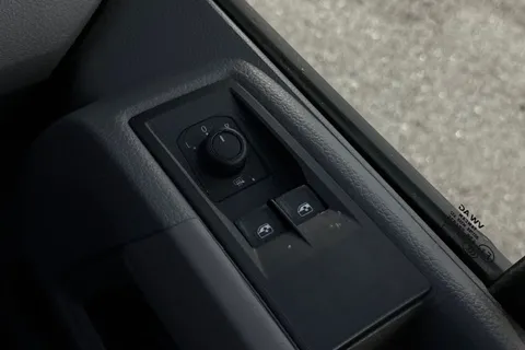 DG25EFA Volkswagen Crafter 2.0 TDI 140PS Commerce Plus High Roof Van Thumbnail #44