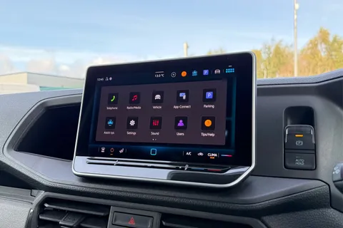 DG25EFA Volkswagen Crafter 2.0 TDI 140PS Commerce Plus High Roof Van Thumbnail #47