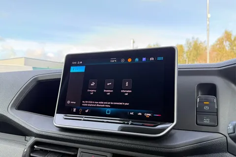 DG25EFA Volkswagen Crafter 2.0 TDI 140PS Commerce Plus High Roof Van Thumbnail #49