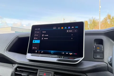 DG25EFA Volkswagen Crafter 2.0 TDI 140PS Commerce Plus High Roof Van Thumbnail #50