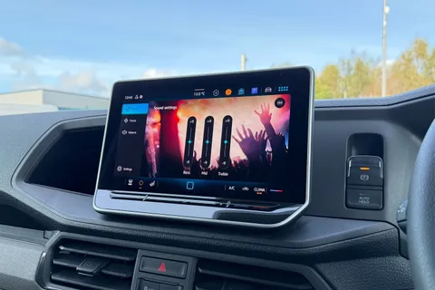 DG25EFA Volkswagen Crafter 2.0 TDI 140PS Commerce Plus High Roof Van Thumbnail #56