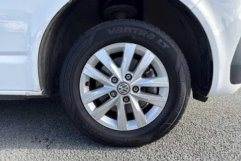 DE74VPL Volkswagen Transporter 2.0 TDI 110 Highline Van Thumbnail #10