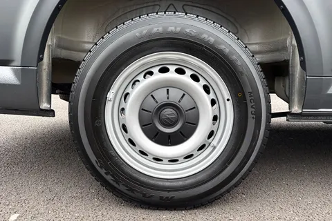 DF75TYY Volkswagen Crafter CR35 Panel van Commerce Plus LWB 177 PS 2.0 TDI Auto 8sp-MY25/LED's/Camera Thumbnail #11