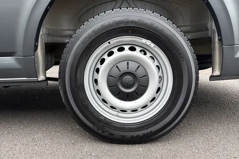 DF75TYY Volkswagen Crafter CR35 Panel van Commerce Plus LWB 177 PS 2.0 TDI Auto 8sp-MY25/LED's/Camera Thumbnail #12