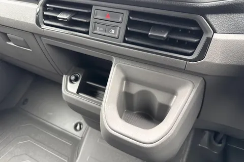 DF75TYY Volkswagen Crafter CR35 Panel van Commerce Plus LWB 177 PS 2.0 TDI Auto 8sp-MY25/LED's/Camera Thumbnail #23