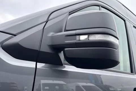 DF75TYY Volkswagen Crafter CR35 Panel van Commerce Plus LWB 177 PS 2.0 TDI Auto 8sp-MY25/LED's/Camera Thumbnail #27
