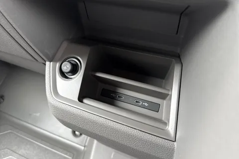 DF75TYY Volkswagen Crafter CR35 Panel van Commerce Plus LWB 177 PS 2.0 TDI Auto 8sp-MY25/LED's/Camera Thumbnail #45