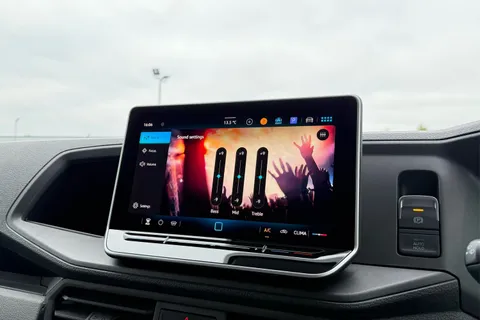 DF75TYY Volkswagen Crafter CR35 Panel van Commerce Plus LWB 177 PS 2.0 TDI Auto 8sp-MY25/LED's/Camera Thumbnail #57