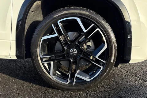 10 of 43 for Volkswagen Tayron 1.5 TSI eHybrid R-Line 5dr DSG **INFO PK, COMFORT PK, PAN ROOF, IQ LIGHTS**