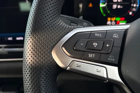 32 of 43 for Volkswagen Tayron 1.5 TSI eHybrid R-Line 5dr DSG **INFO PK, COMFORT PK, PAN ROOF, IQ LIGHTS**