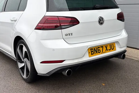 BN67XJU Volkswagen Golf 2.0 TSI BlueMotion Tech GTI Euro 6 (s/s) 5dr Thumbnail #9