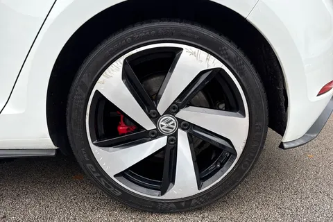 BN67XJU Volkswagen Golf 2.0 TSI BlueMotion Tech GTI Euro 6 (s/s) 5dr Thumbnail #13