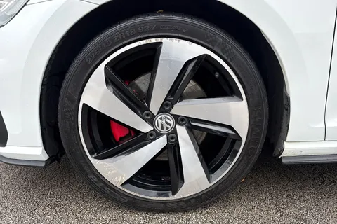 BN67XJU Volkswagen Golf 2.0 TSI BlueMotion Tech GTI Euro 6 (s/s) 5dr Thumbnail #14