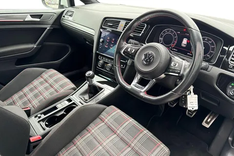 BN67XJU Volkswagen Golf 2.0 TSI BlueMotion Tech GTI Euro 6 (s/s) 5dr Thumbnail #15