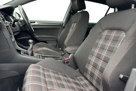 BN67XJU Volkswagen Golf 2.0 TSI BlueMotion Tech GTI Euro 6 (s/s) 5dr Thumbnail #17