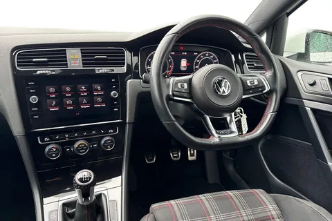 BN67XJU Volkswagen Golf 2.0 TSI BlueMotion Tech GTI Euro 6 (s/s) 5dr Thumbnail #19