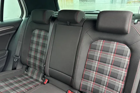 BN67XJU Volkswagen Golf 2.0 TSI BlueMotion Tech GTI Euro 6 (s/s) 5dr Thumbnail #20