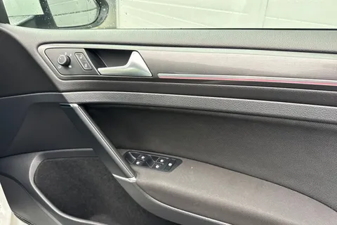 BN67XJU Volkswagen Golf 2.0 TSI BlueMotion Tech GTI Euro 6 (s/s) 5dr Thumbnail #22