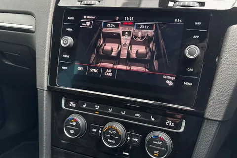 BN67XJU Volkswagen Golf 2.0 TSI BlueMotion Tech GTI Euro 6 (s/s) 5dr Thumbnail #23