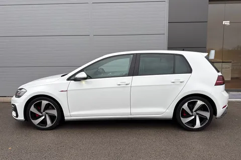 BN67XJU Volkswagen Golf 2.0 TSI BlueMotion Tech GTI Euro 6 (s/s) 5dr Thumbnail #26