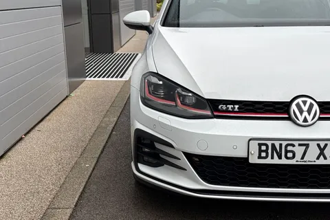 BN67XJU Volkswagen Golf 2.0 TSI BlueMotion Tech GTI Euro 6 (s/s) 5dr Thumbnail #33