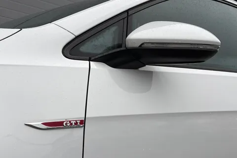 BN67XJU Volkswagen Golf 2.0 TSI BlueMotion Tech GTI Euro 6 (s/s) 5dr Thumbnail #35