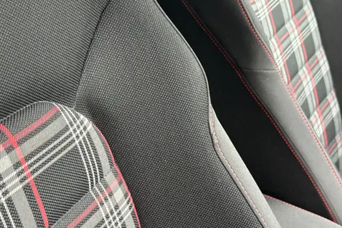 BN67XJU Volkswagen Golf 2.0 TSI BlueMotion Tech GTI Euro 6 (s/s) 5dr Thumbnail #40