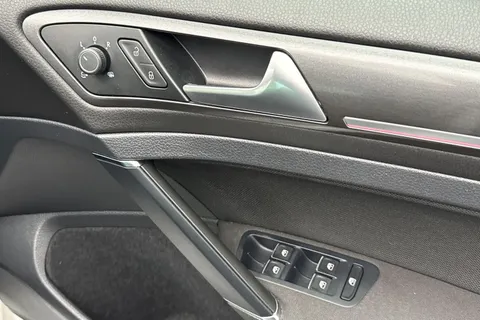 BN67XJU Volkswagen Golf 2.0 TSI BlueMotion Tech GTI Euro 6 (s/s) 5dr Thumbnail #43