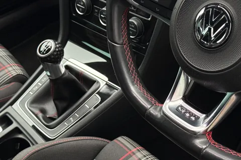 BN67XJU Volkswagen Golf 2.0 TSI BlueMotion Tech GTI Euro 6 (s/s) 5dr Thumbnail #45