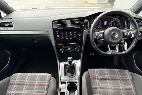 BN67XJU Volkswagen Golf 2.0 TSI BlueMotion Tech GTI Euro 6 (s/s) 5dr Thumbnail #46