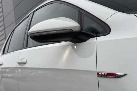 BN67XJU Volkswagen Golf 2.0 TSI BlueMotion Tech GTI Euro 6 (s/s) 5dr Thumbnail #48