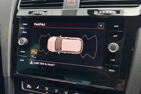 BN67XJU Volkswagen Golf 2.0 TSI BlueMotion Tech GTI Euro 6 (s/s) 5dr Thumbnail #59