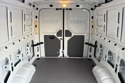 BK75YDA Volkswagen Crafter 2.0 TDI 163PS HDE Commerce Plus Low Roof Van Auto + Tow Pack Thumbnail #19