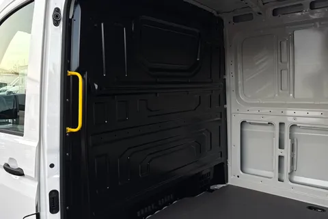 BK75YDA Volkswagen Crafter 2.0 TDI 163PS HDE Commerce Plus Low Roof Van Auto + Tow Pack Thumbnail #46