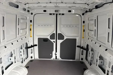 BK75TJX Volkswagen Crafter 2.0 TDI 163PS HDE Commerce Plus Low Roof Van Auto + Towpack Thumbnail #19