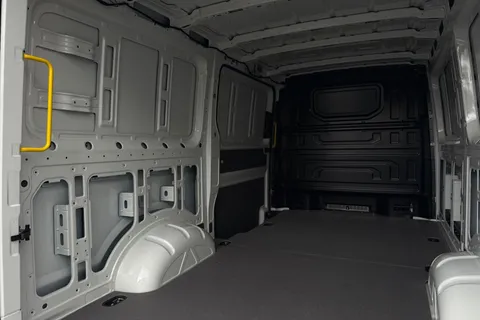 BK75TJX Volkswagen Crafter 2.0 TDI 163PS HDE Commerce Plus Low Roof Van Auto + Towpack Thumbnail #40