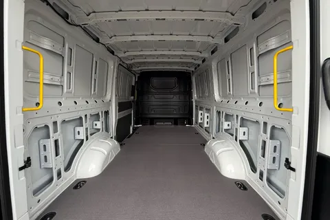 BK75TJX Volkswagen Crafter 2.0 TDI 163PS HDE Commerce Plus Low Roof Van Auto + Towpack Thumbnail #41