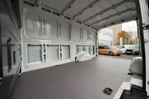 BK75TJX Volkswagen Crafter 2.0 TDI 163PS HDE Commerce Plus Low Roof Van Auto + Towpack Thumbnail #43