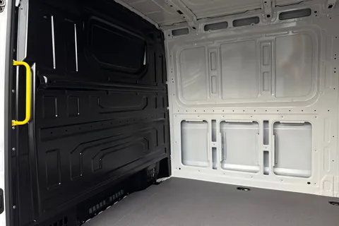 BK75TJX Volkswagen Crafter 2.0 TDI 163PS HDE Commerce Plus Low Roof Van Auto + Towpack Thumbnail #45