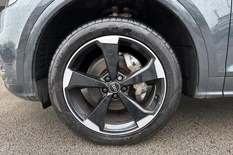 FD20RKV Audi Q5 2.0 TDI 40 Black Edition S Tronic quattro Euro 6 (s/s) 5dr Thumbnail #13