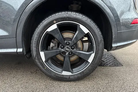 FD20RKV Audi Q5 2.0 TDI 40 Black Edition S Tronic quattro Euro 6 (s/s) 5dr Thumbnail #14