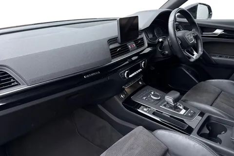 FD20RKV Audi Q5 2.0 TDI 40 Black Edition S Tronic quattro Euro 6 (s/s) 5dr Thumbnail #16