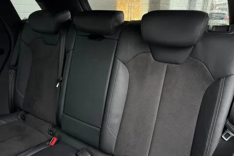 FD20RKV Audi Q5 2.0 TDI 40 Black Edition S Tronic quattro Euro 6 (s/s) 5dr Thumbnail #20