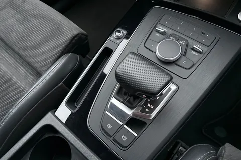 FD20RKV Audi Q5 2.0 TDI 40 Black Edition S Tronic quattro Euro 6 (s/s) 5dr Thumbnail #24