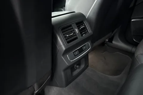 FD20RKV Audi Q5 2.0 TDI 40 Black Edition S Tronic quattro Euro 6 (s/s) 5dr Thumbnail #36