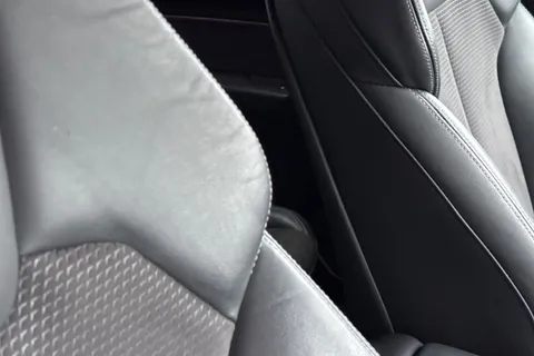 FD20RKV Audi Q5 2.0 TDI 40 Black Edition S Tronic quattro Euro 6 (s/s) 5dr Thumbnail #37