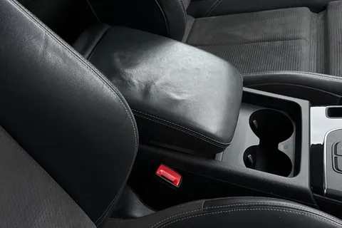 FD20RKV Audi Q5 2.0 TDI 40 Black Edition S Tronic quattro Euro 6 (s/s) 5dr Thumbnail #38